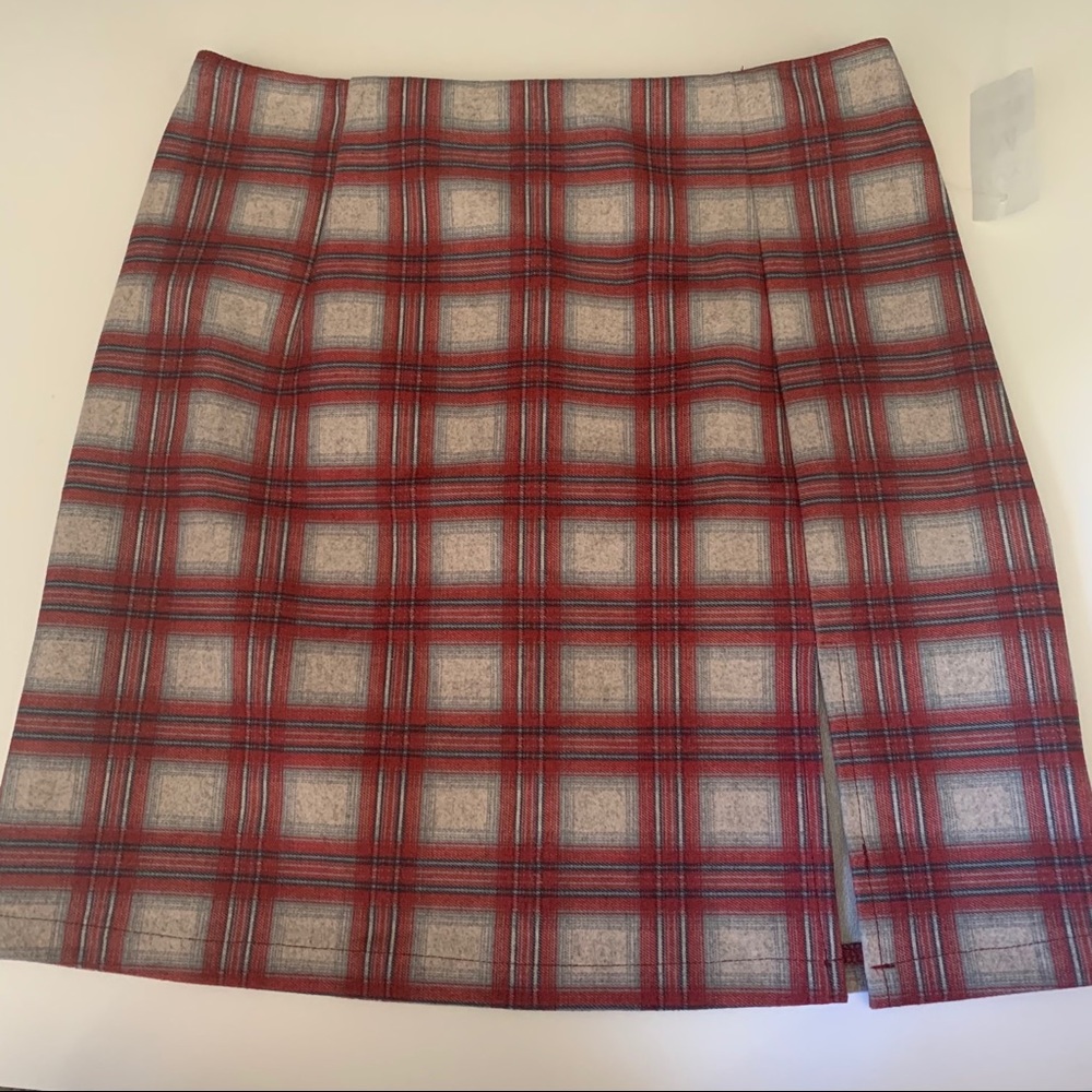 Plaid skirt with slit